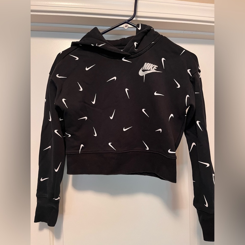 Nike pull over hoodie. Cropped. Little kids. Size medium. Great condition